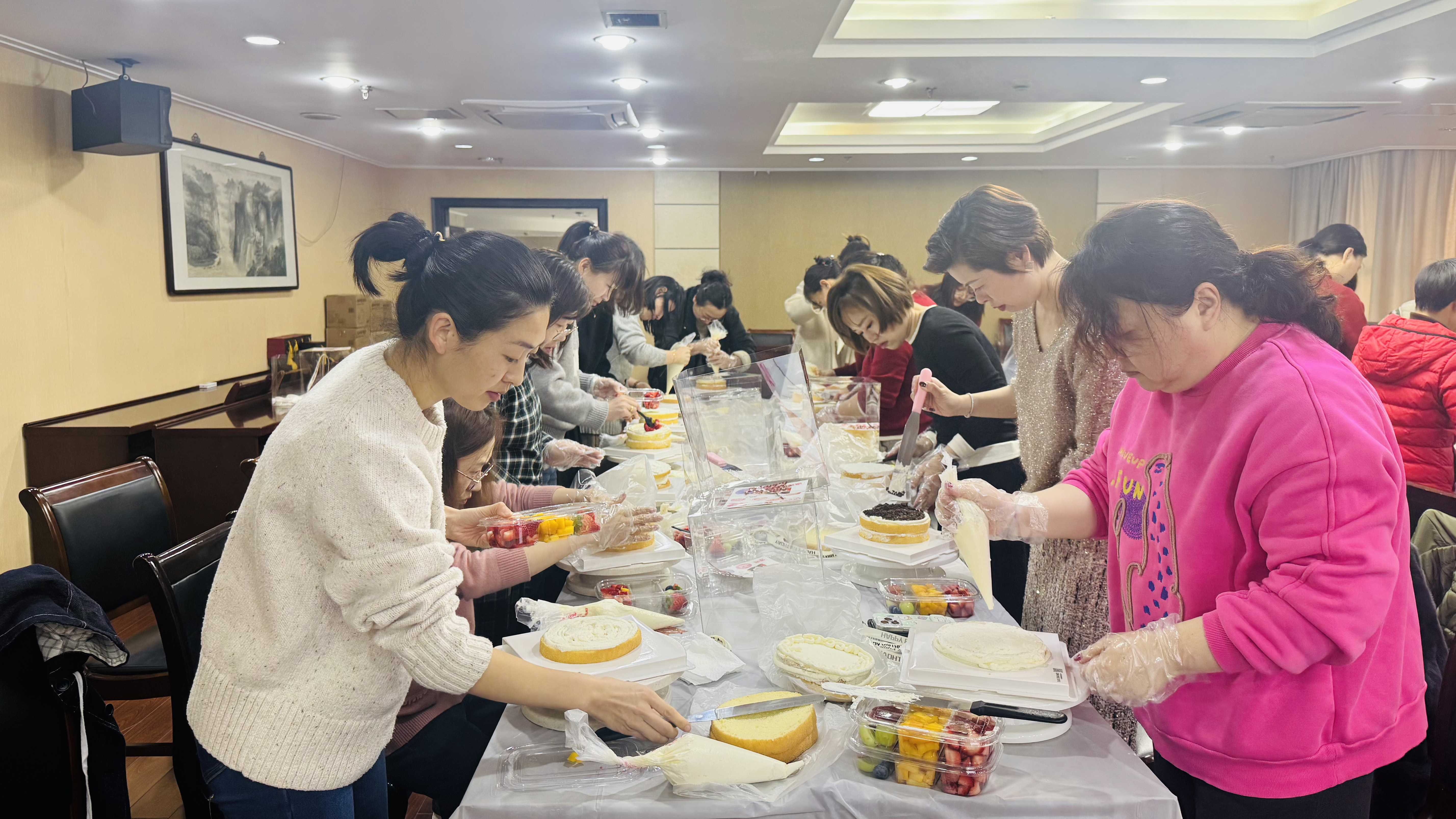 巧手制甜蜜   温情庆三八