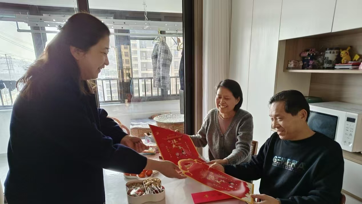 迎春送福送关怀  走访慰问暖人心