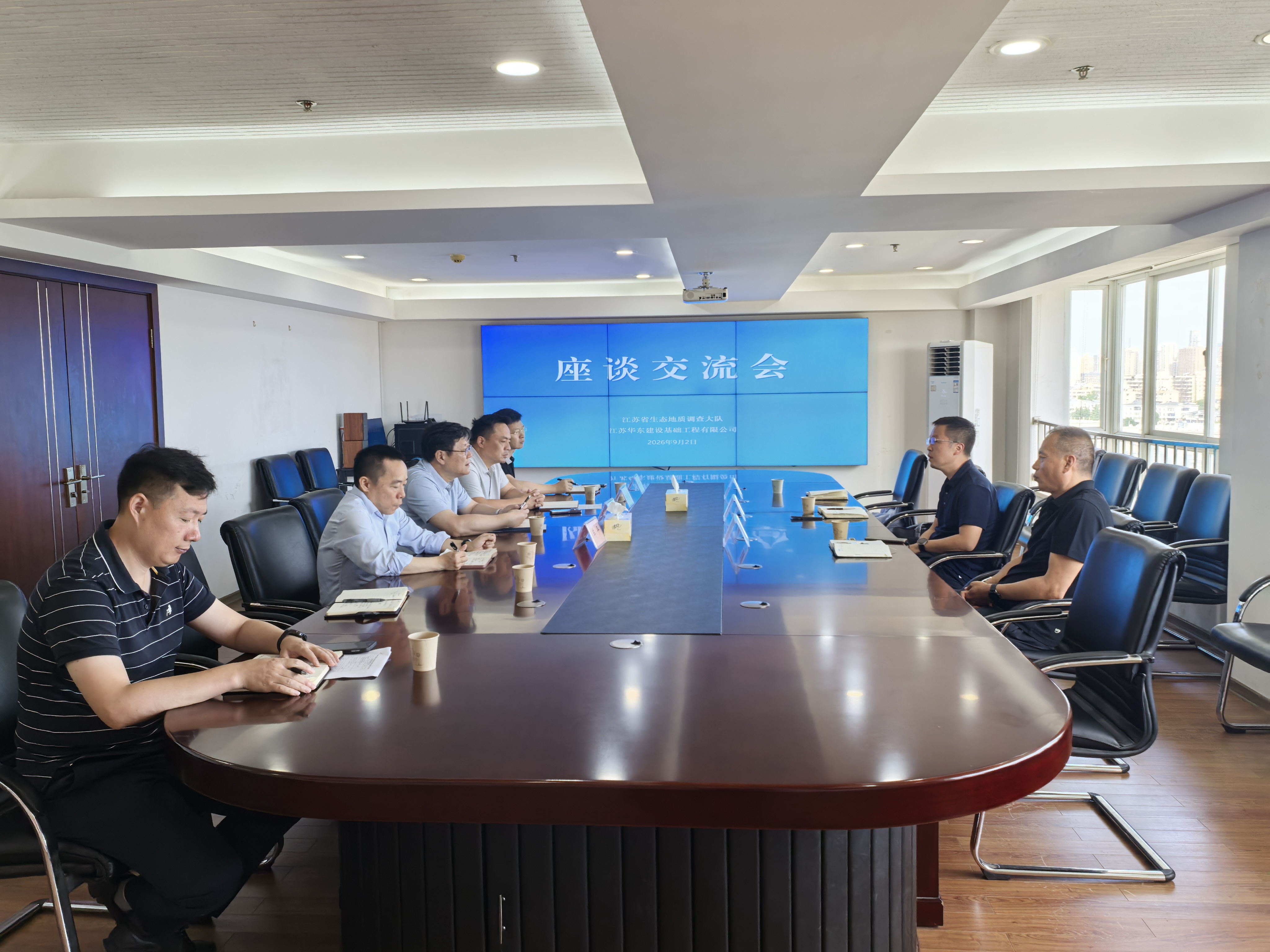 凝心聚力谋共赢 携手共建事企命运共同体——徐明钻带队至华建公司开展交流学习